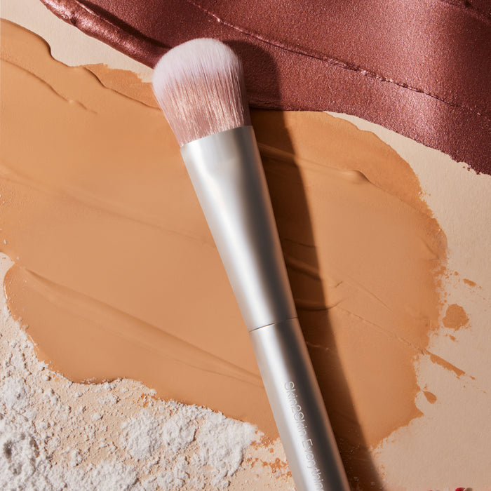 RMS Beauty-Skin2Skin Everything Brush-Makeup-04.816248026777-80EV-EverythingBrush-Lifestyle-The Detox Market |