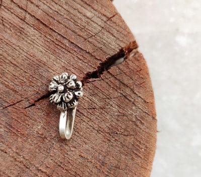 Adya Mini flower Clip on