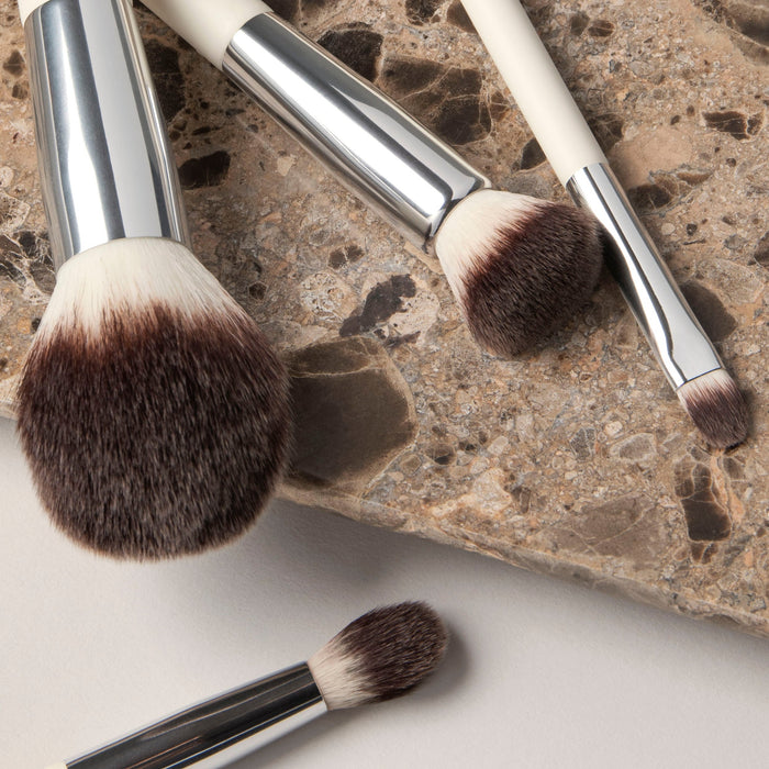 ILIA-Complexion Brush-Makeup-2022_ILIA_Brush_Group_dcb2f6c6-5889-4e8a-84a6-e0c805bf3247-The Detox Market |