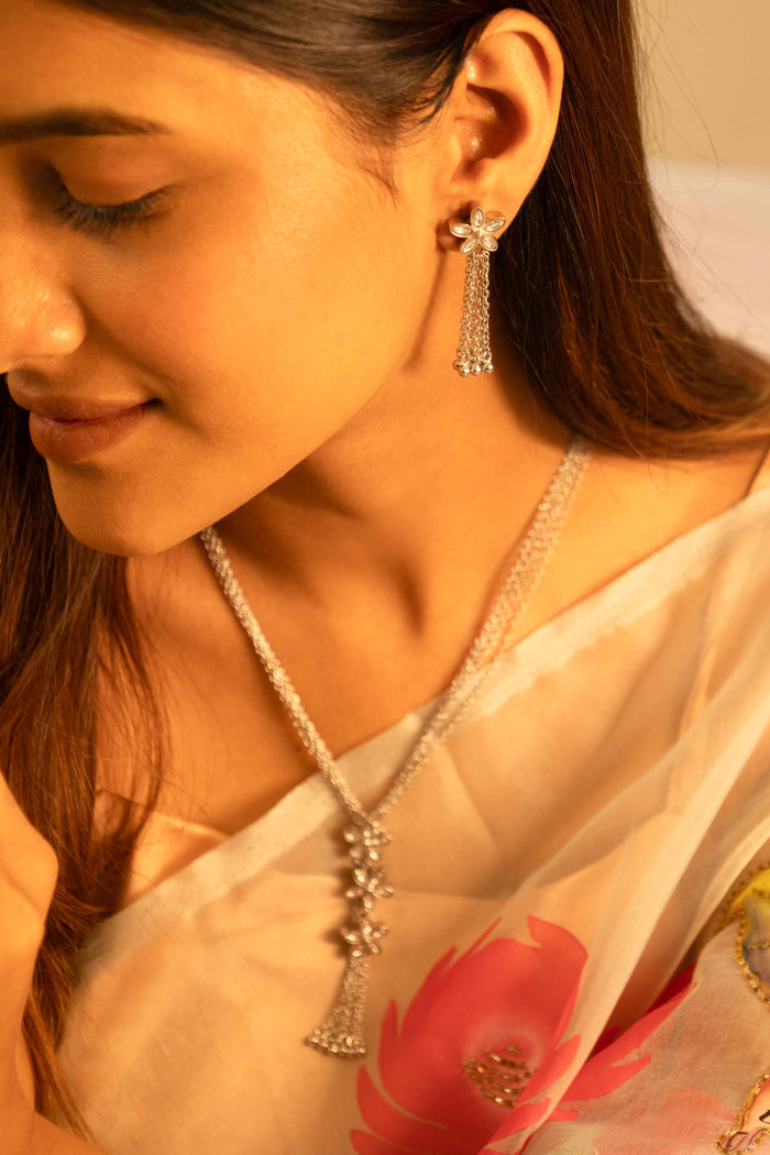 Essence Kundan Flower Sequence Chain Cluster Earring Ring Necklace Set