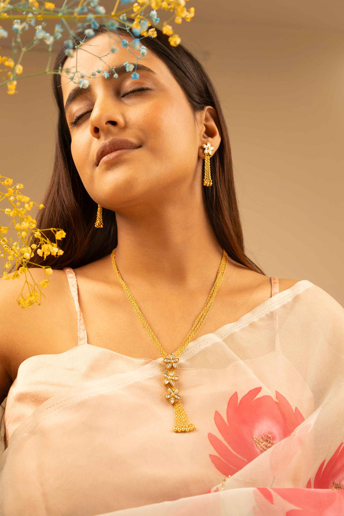 Essence Kundan Flower Sequence Chain Cluster Gold Plated Necklace Set
