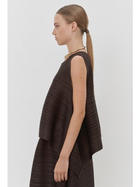Close-up of MEIMEIJ Plisse Sleeveless Top's dark textured fabric displays a finely woven pattern. The consistent monochrome color and texture, with subtle weave variations, reflect minimalist elegance.