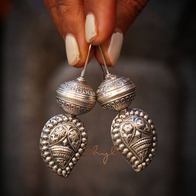 Mizoya Intricate Carry Drop Earrings model