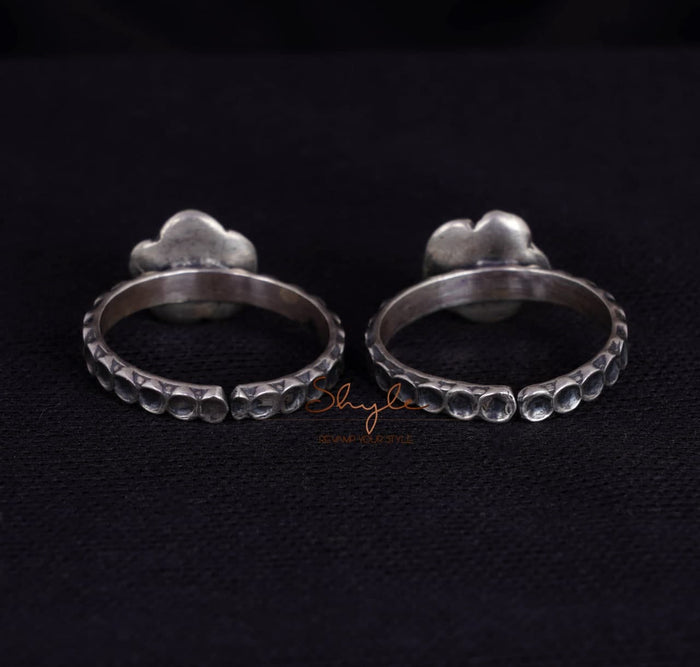 Moh Intricate Rose Toe Ring