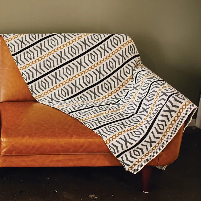 Otok Throw