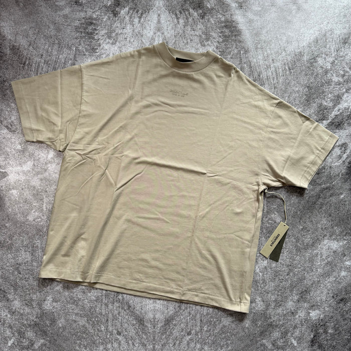 Remera Essentials FW23 "small logo" - Silver cloud