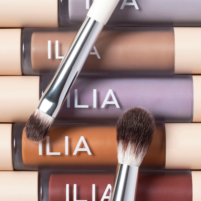 ILIA-Shadow Brush-Makeup-2022_EVERGREEN_LP_Brush_1-The Detox Market |